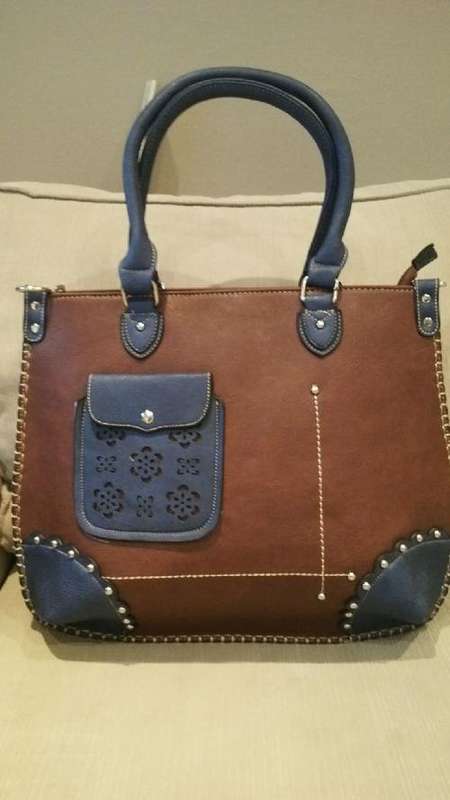**Stunning Ladies Tan/Blue PU Leather Handbag With Beautiful Detail & Design**BRAND NEW**