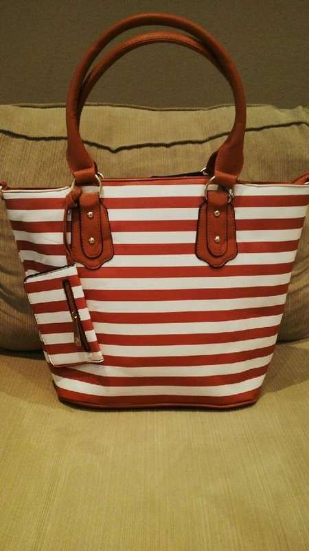 **NEW**Stunning Ladies TAN/BROWN/WHITE 3PC Handbag With Beautiful Detail & Design**BRAND NEW**