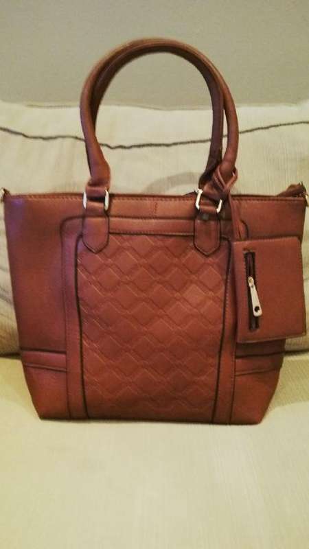 **NEW**Stunning Ladies 3pc TAN PU Leather Handbag With Beautiful Detail & Design**BRAND NEW**