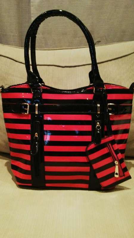 **NEW**Stunning Ladies 3PC PINK/BLACK Patent PU Handbag With Beautiful Detail & Design**BRAND NEW**