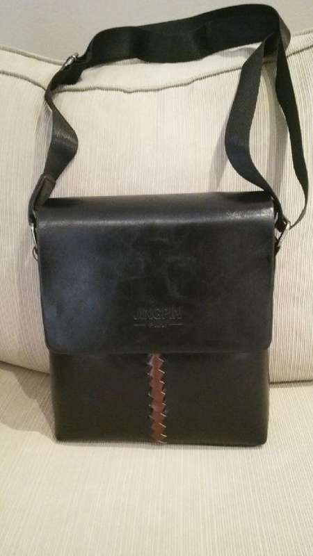 **MENS SLIM BLACK PU LEATHER MESSENGER BAG**Great for Ipads/Tablets**BRAND NEW**