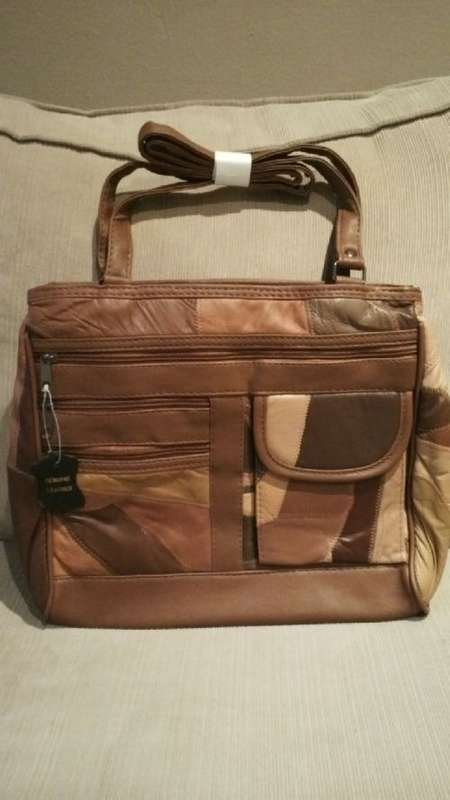 **NEW**GENUINE LEATHER LADIES BAG**MULTI COLOUR**GREAT EVERYDAY BAG**LOTS OF SECTIONS**BRAND NEW**