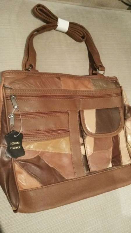 **NEW**GENUINE LEATHER LADIES BAG**MULTI COLOUR**GREAT EVERYDAY BAG**LOTS OF SECTIONS**BRAND NEW**