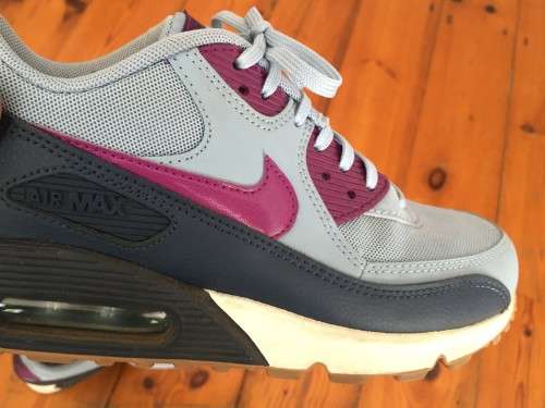 **SECONDHAND***ORIGINAL LADIES NIKE AIR MAX 90 - 616730-403**WORN ONLY 3 TIMES**FREE PAXI SHIPPING**