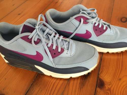 **SECONDHAND***ORIGINAL LADIES NIKE AIR MAX 90 - 616730-403**WORN ONLY 3 TIMES**FREE PAXI SHIPPING**