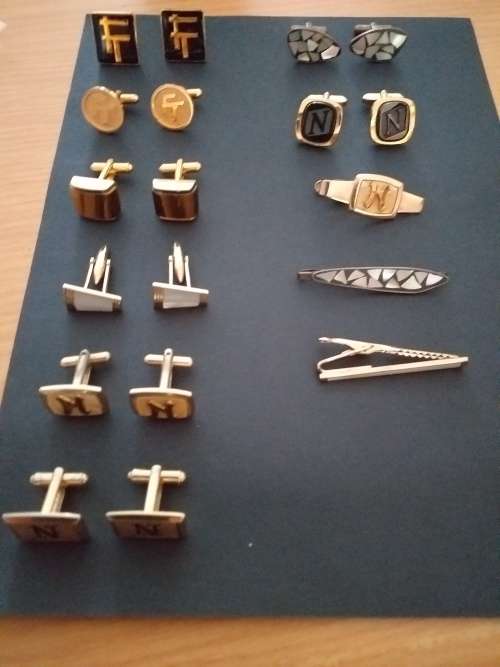VINTAGE CUFF LINKS 8 PAIRS  and 3 TIE CLIPS NICE LOT AS A GIFT FAIR OFFERS ACCEPTED