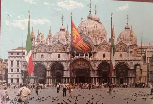 ITALY POST CARD OF BASILIQUE OF ST MARC  1974