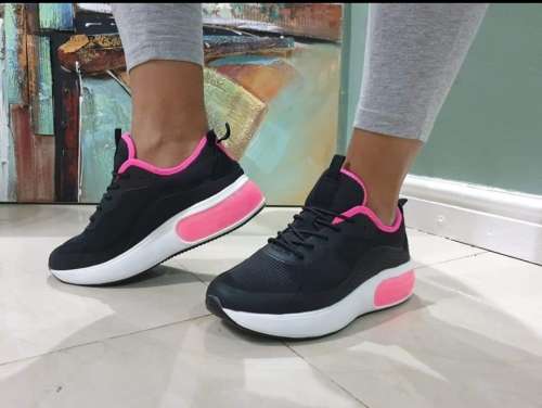 ladies fashion sneaker . SA size 7 .