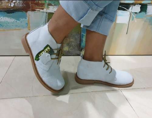 Ladies white Safari's. SA size 8.