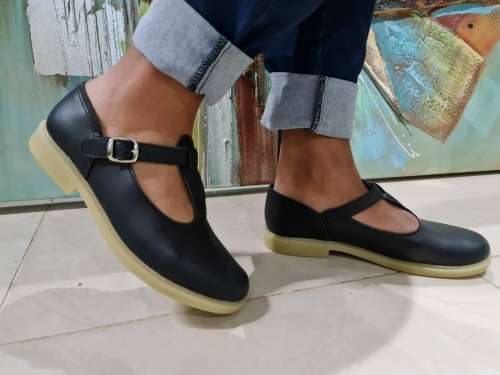 Ladies fashion shoes. High Quality. Size 5