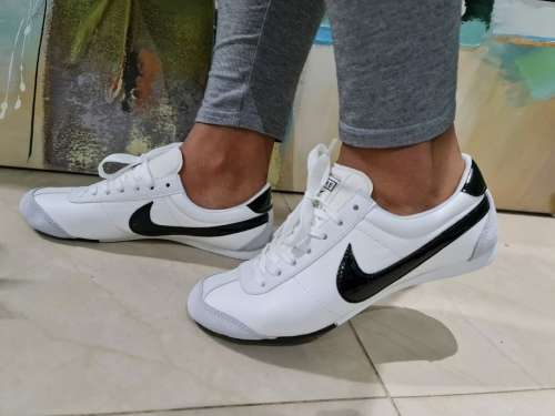 ladies sneakers.  SA size 5 .