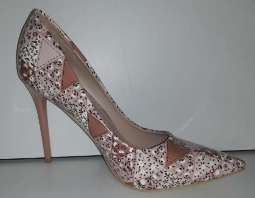 Plum ladies heel. SA size 6.