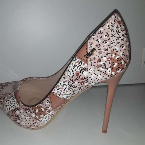 Plum ladies heel. SA size 6.