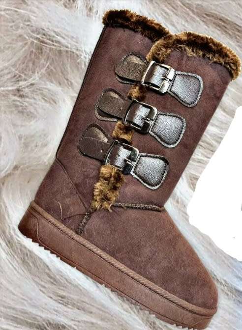 ladies warm uggs .brown