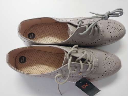 Dolce Vita Comfy Shoes . size 8