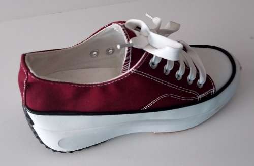 Ladies Fashion Sneaker .Maroon. Size 6
