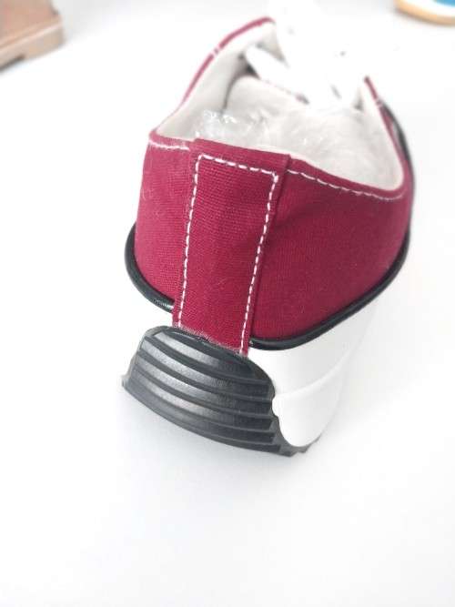 Ladies Fashion Sneaker .Maroon. Size 6