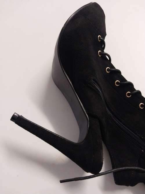 Miss Black . BLACK BOOT
