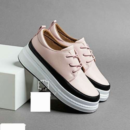 Lunah Ladies Fashion shoes . Size 8