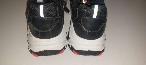 Ladies Fashion Sneakers . Size 7