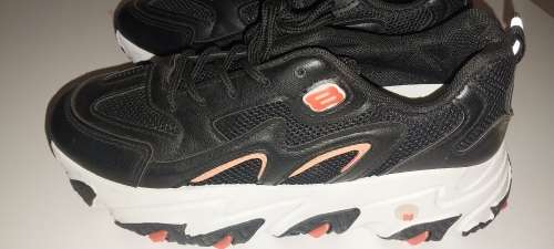 Ladies Fashion Sneakers . Size 7