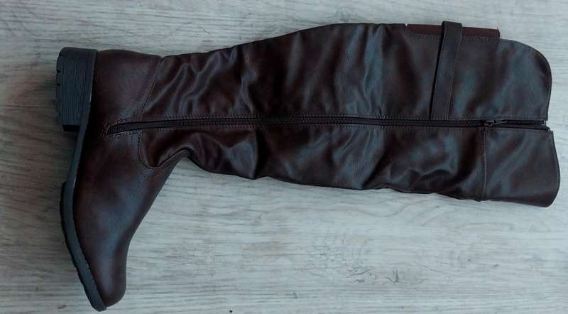 Ladies Warm brown boot. Size 7