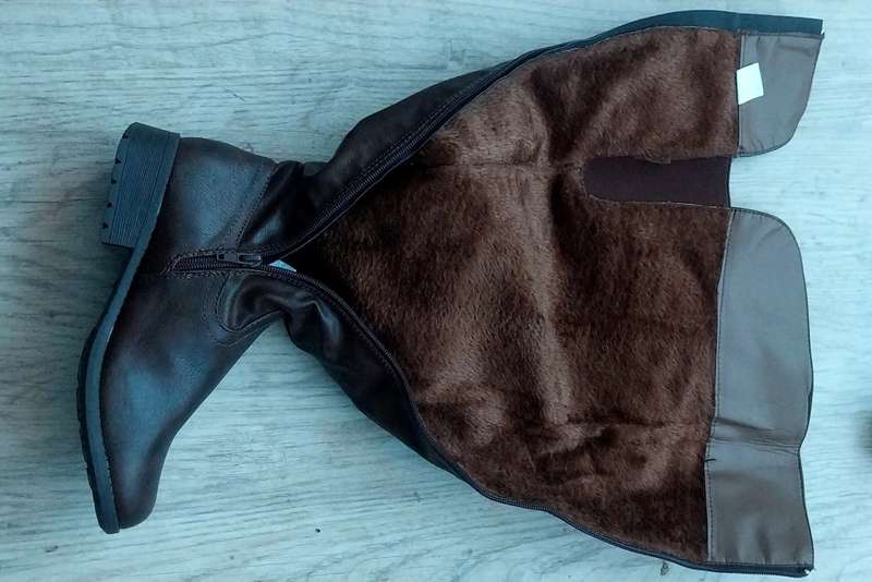 Ladies Warm brown boot. Size 7