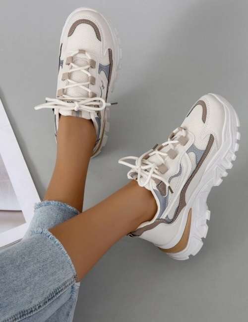 Ladies SOTTO Fashion sneaker. Black only . size 6