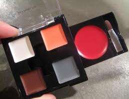 Revlon Multi Use Palette Cheeks lips & eyes Sealed: