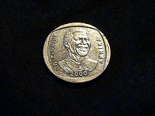 MANDELA 2000 R5 SMILEY FACE# LOOKS MINTSTATE# STARTING @ R1 # NO RESERVE