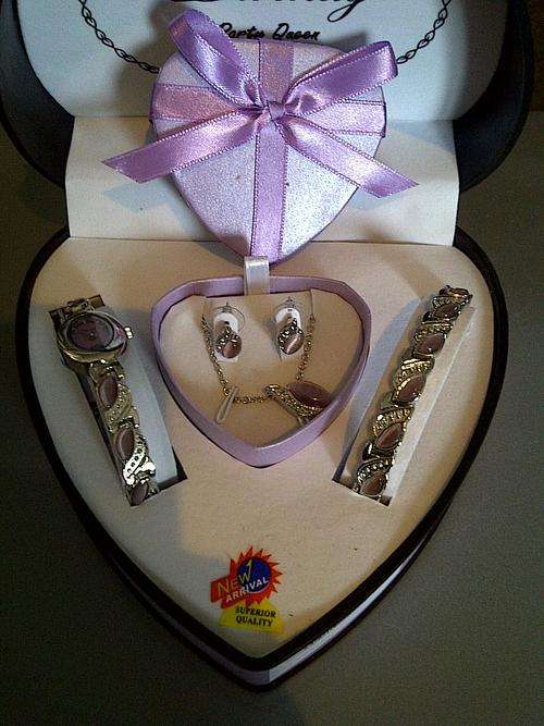 **BRAND NEW** LADIES WATCH GIFT SET (LILAC) - MOTHERS DAY GIFT