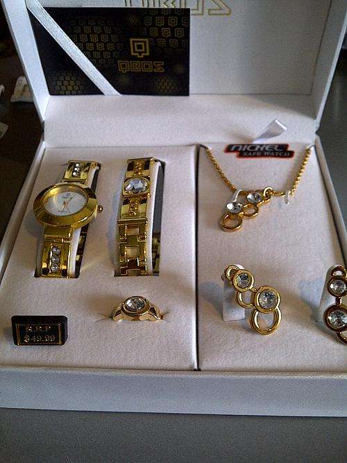 **BRAND NEW** LADIES WATCH GIFT SET (GOLD) - MOTHERS DAY GIFT