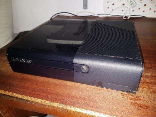 Xbox 360 Console 250GB + 7 Games