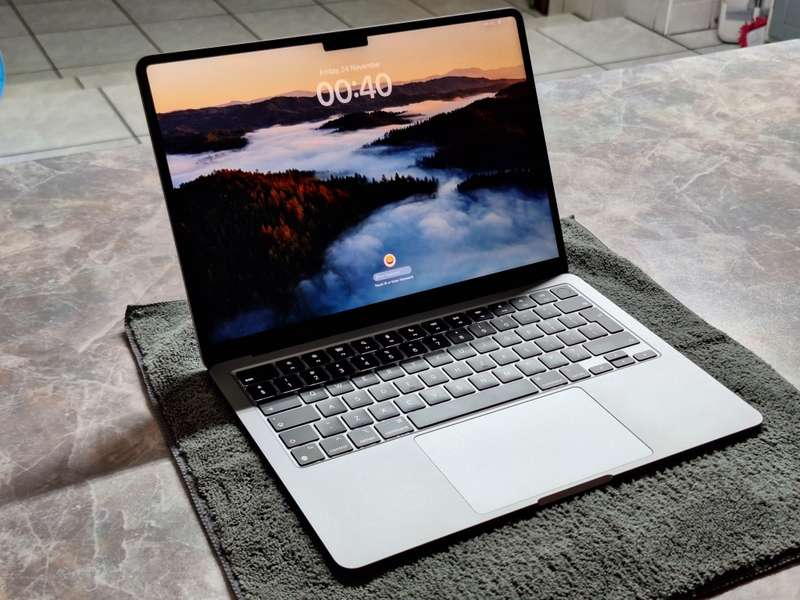 Macbook Air M2 512GB Space Grey 3 Year warrantee