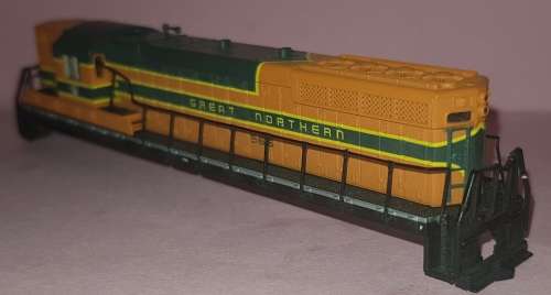 Life-Like N Scale  SD7 Great Northern 7763 #566 Diesel Locomotive Shell
