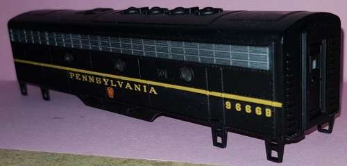 Bachmann HO Pennsylvania #9666B EMD F7B Diesel Locomotive Shell