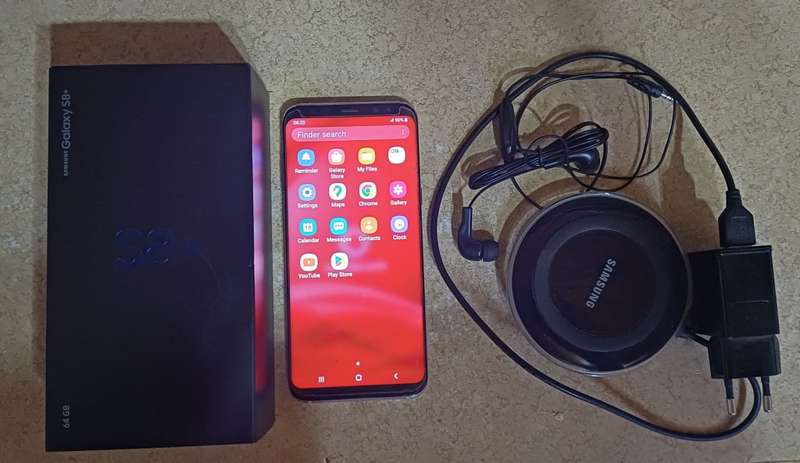 Samsung Galaxy S8 Plus with wireless charger in original box