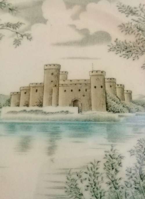 Vintage ALFRED MEAKIN Queens Castle  Set of four plates (DInner, Fish and Side Plates)