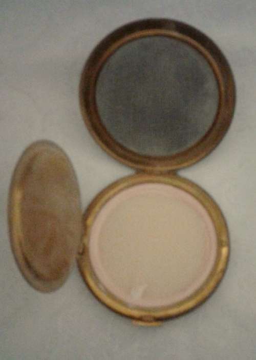 Vintage Stratton Made in England powder compact