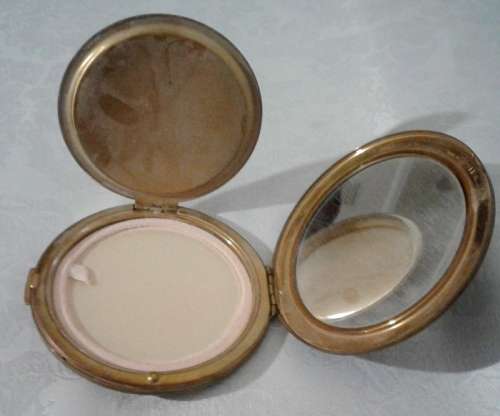 Vintage Stratton Made in England powder compact