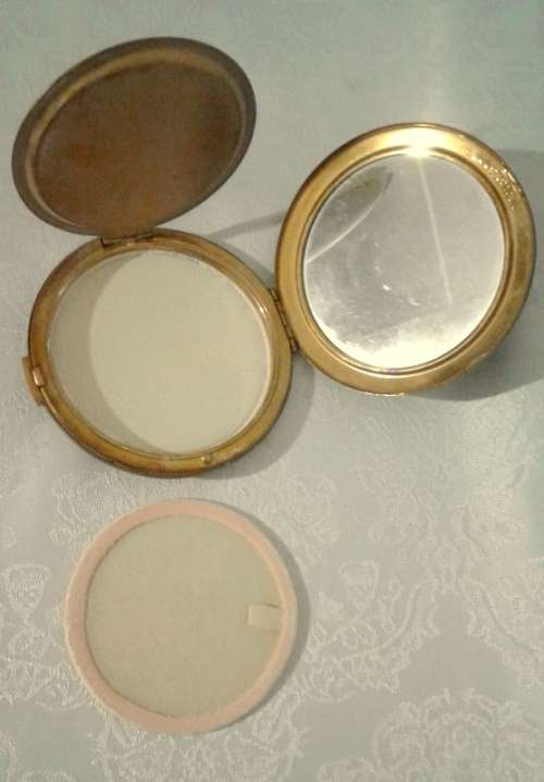 Vintage Stratton Made in England powder compact