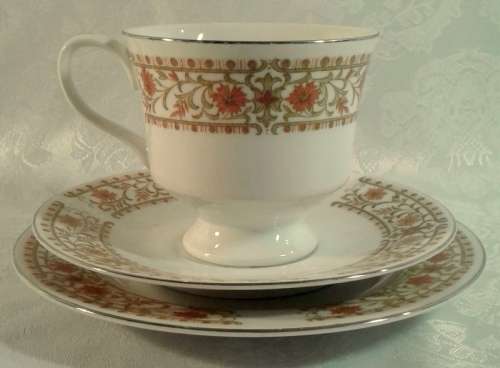 Vintage Lara Ware Trio