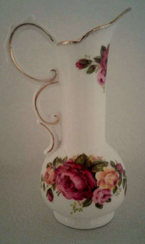Classical Country Rose Fine Bone China Ornament or vase