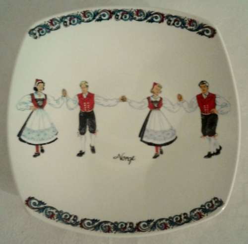 Vintage Beautiful Norwegian Plate with folk art