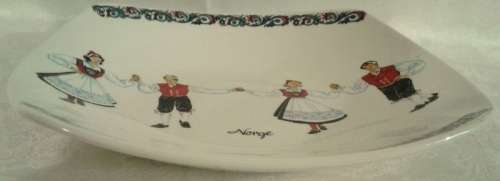 Vintage Beautiful Norwegian Plate with folk art