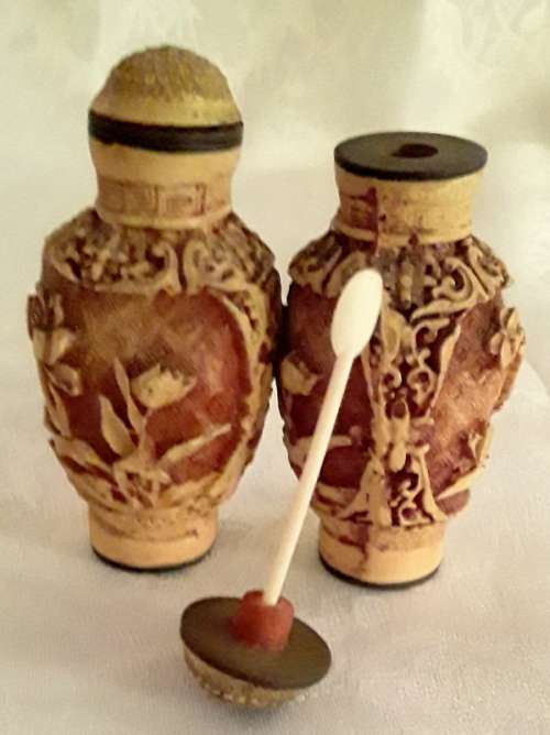 Set of two Chinese antique SNUFF bottles (slight damage to one bottle)