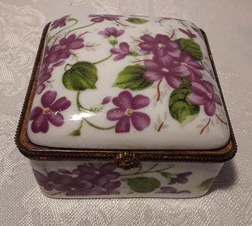 Contemporary porcelain small  trinket bow. Purple Flowers