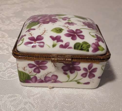 Contemporary porcelain small  trinket bow. Purple Flowers