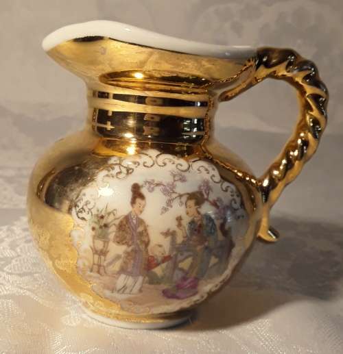 Stunning small oriental jug