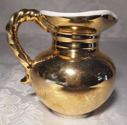 Stunning small oriental jug